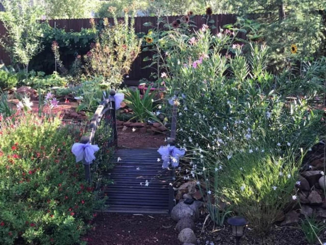 Holiday home Red Rock Escape - Cozy King Bed & Gardens, Trails, Views, Red Rock Pass