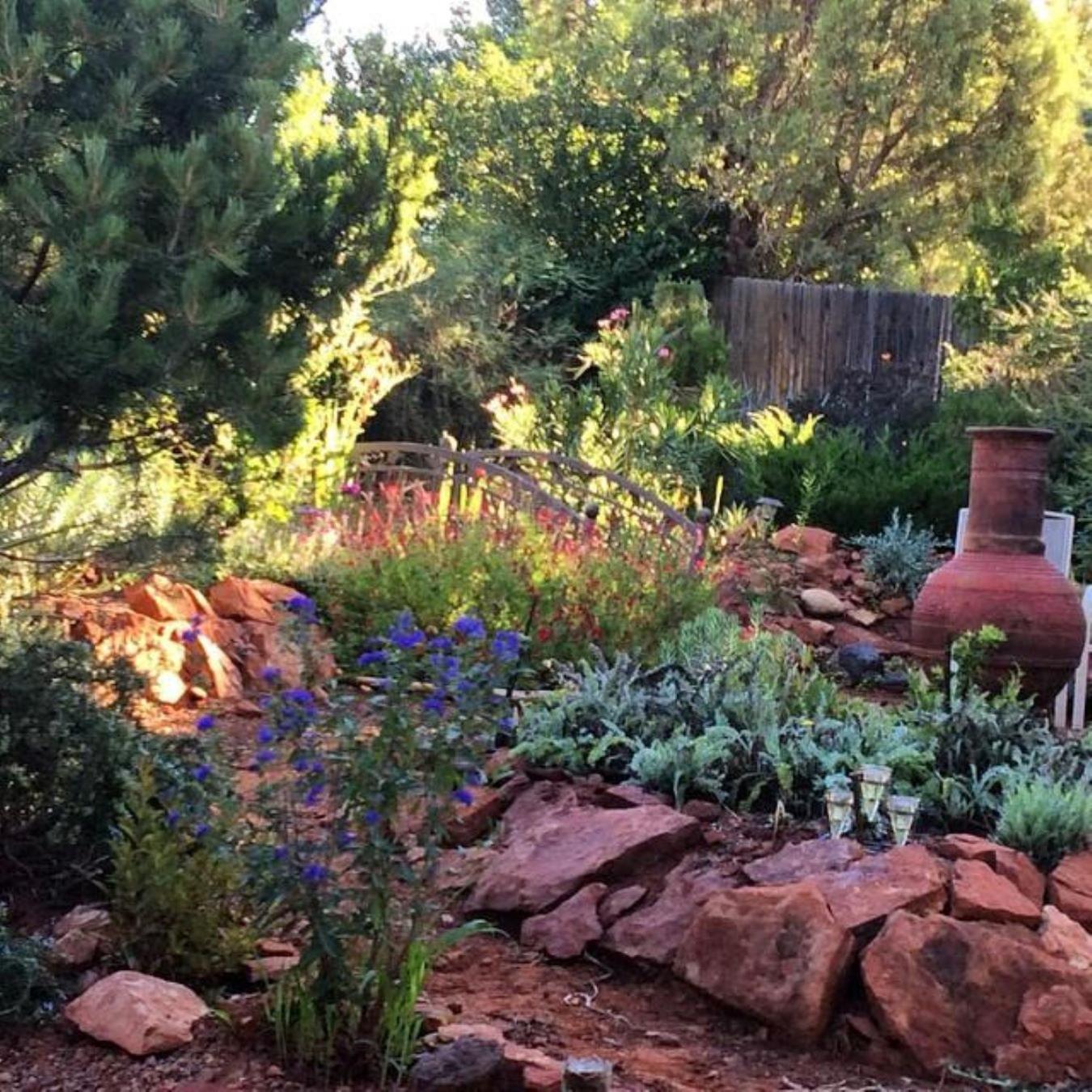 Red Rock Escape - Cozy King Bed & Gardens, Trails, Views, Red Rock Pass Sedona